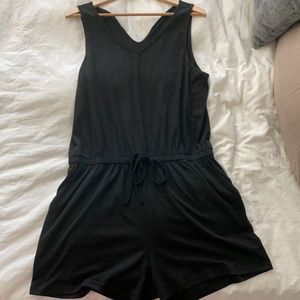 Black casual romper with side pockets